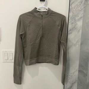 Lululemon crop, quarter zip base layer